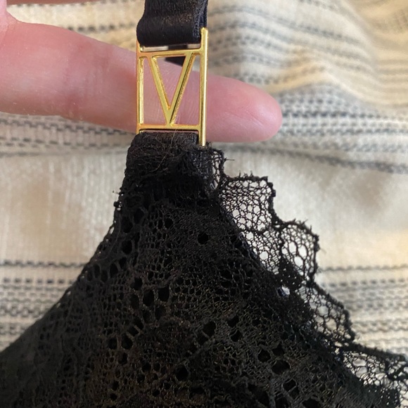 Victoria’s Secret Black Very Sexy Uplift Plunge - Picture 2 of 5
